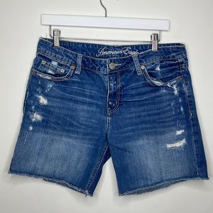 American Eagle Low Rise Med Wash Distressed Cut Off Women’s Shorts Size 10